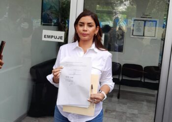 Denuncia Karina Barrón a exfuncionario de MC