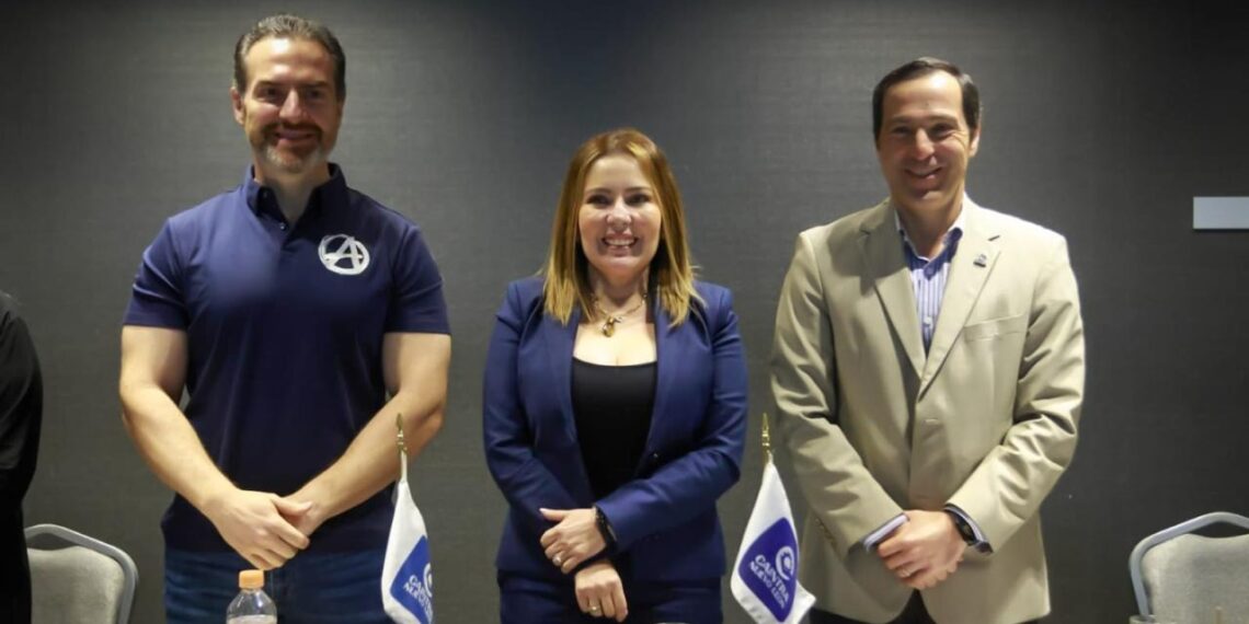 Presenta Adrián de la Garza a industriales sus proyectos para el Gobierno de Monterrey