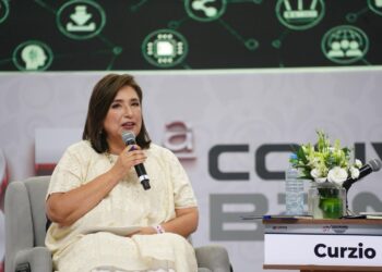 Presenta Xóchitl Gálvez a banqueros plan para una clase media fuerte