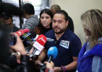 Exigen candidatos panistas solucionar problemas de transporte en Santa Catarina