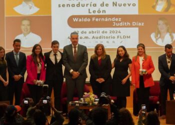 Comparten Waldo y Judith propuestas con estudiantes de derecho