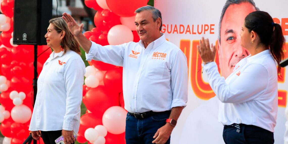 Se compromete Héctor García a construir 3 estaciones de bomberos