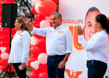 Se compromete Héctor García a construir 3 estaciones de bomberos