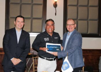 Presenta candidato a alcaldía de San Nicolás ante empresarios plan de trabajo