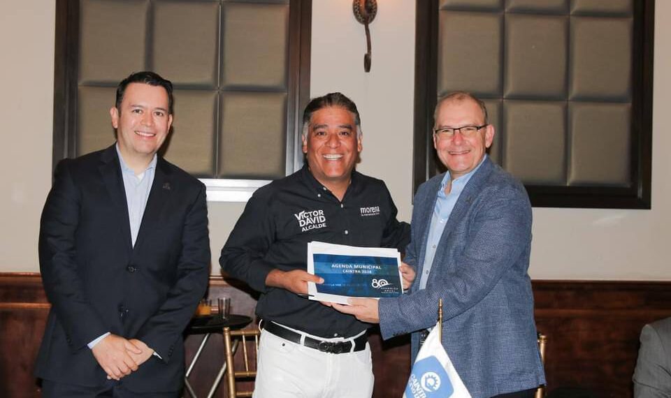 Presenta candidato a alcaldía de San Nicolás ante empresarios plan de trabajo