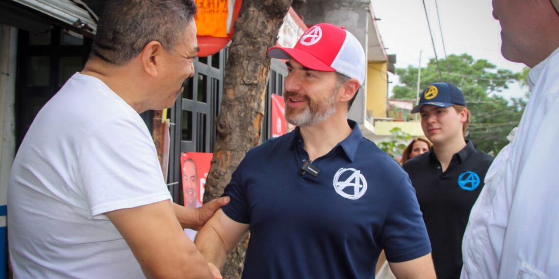 Confía Adrián de la Garza en obtener la preferencia de los regios