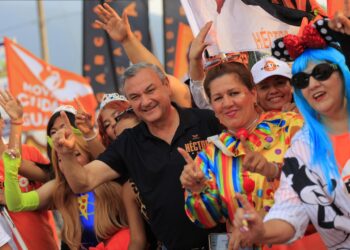 Festeja Héctor García a la niñez de Guadalupe