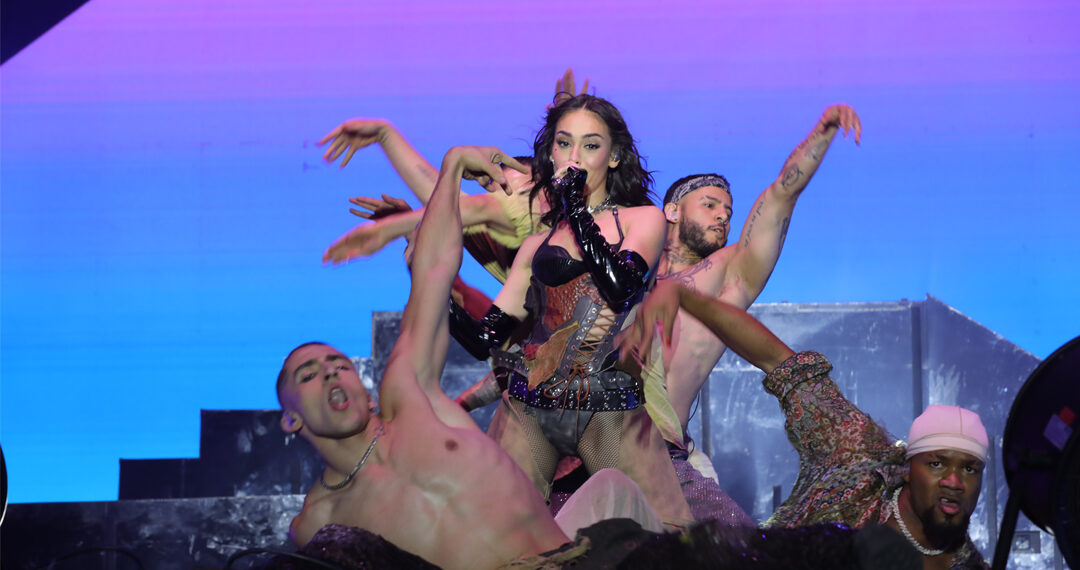 Danna Paola conquista a regios en el MacroFest
