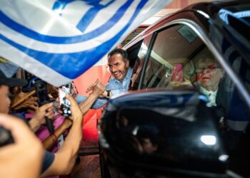 Adrián hace propuestas y soporta ataques