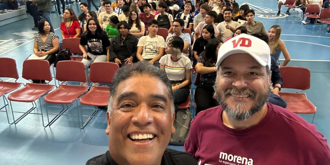 Lleva Víctor David sus propuestas a los jóvenes
