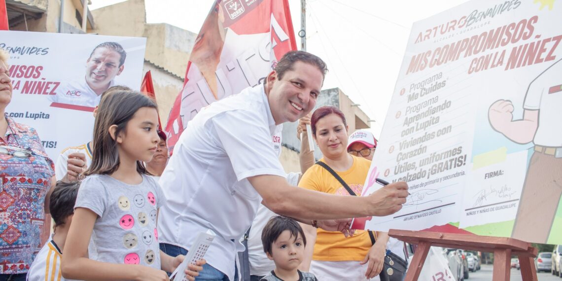 Regalará Arturo Benavides útiles, uniformes y calzado