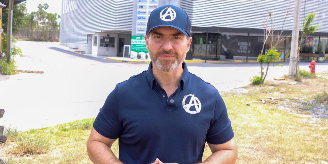 Denuncia Adrián de la Garza acoso de Gobierno del Estado