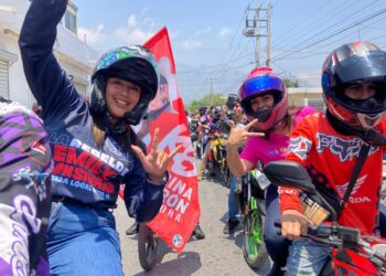 Emily Monsiváis lleva festejo a niños de Icamole