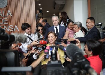 Presenta Xóchitl Gálvez demanda en el Tribunal Electoral por omisión del INE