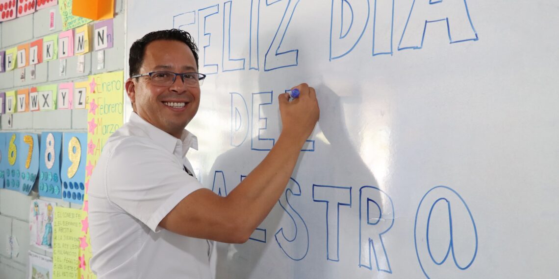 Le apuesta Héctor Castillo a la educación