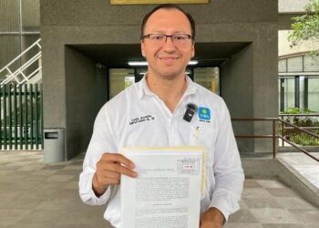 León Acosta presenta iniciativa de reforma a ley electoral