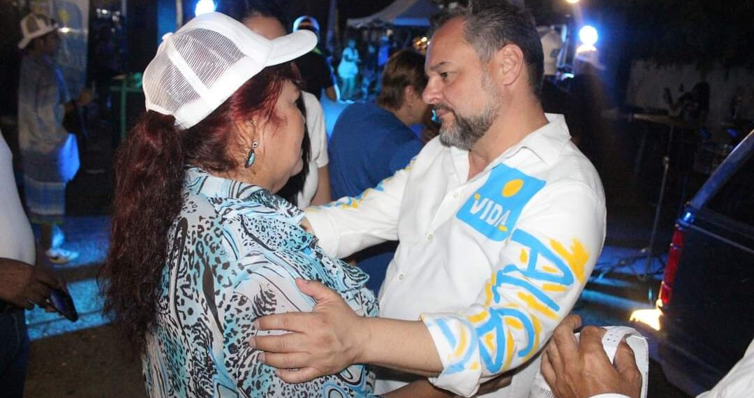 Piden estudiantes de secundaria climas a Luis Ángel