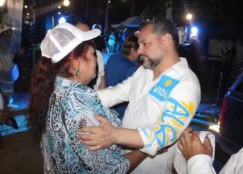 Piden estudiantes de secundaria climas a Luis Ángel