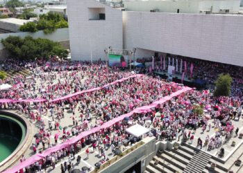 Encabeza Adrián “Marea Rosa” en Monterrey