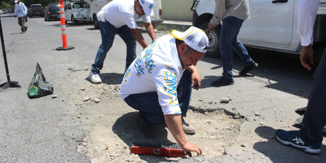 Intensifica Luis Ángel bacheo, ahora en la Linda Vista