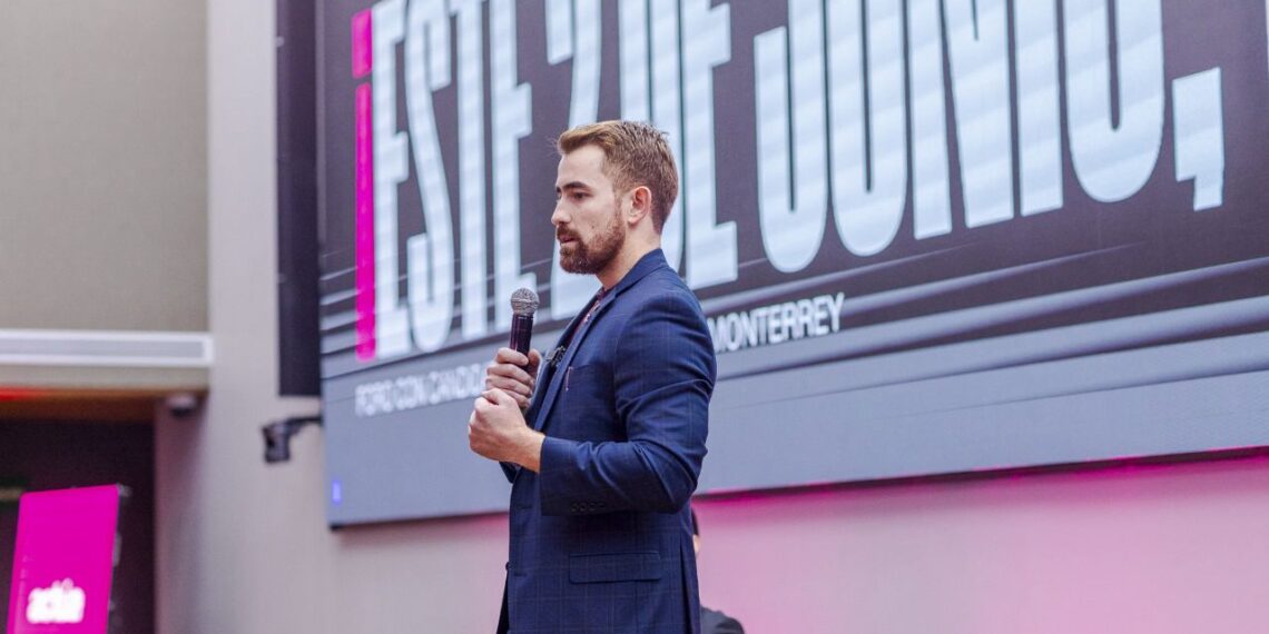 Mauricio Cantú comparte sus propuestas con estudiantes del Tec