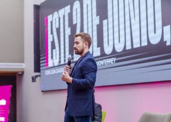 Mauricio Cantú comparte sus propuestas con estudiantes del Tec