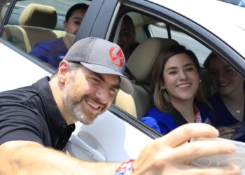 Califica Adrián de “fundamental” el rol de las juventudes en los comicios del 2 de junio