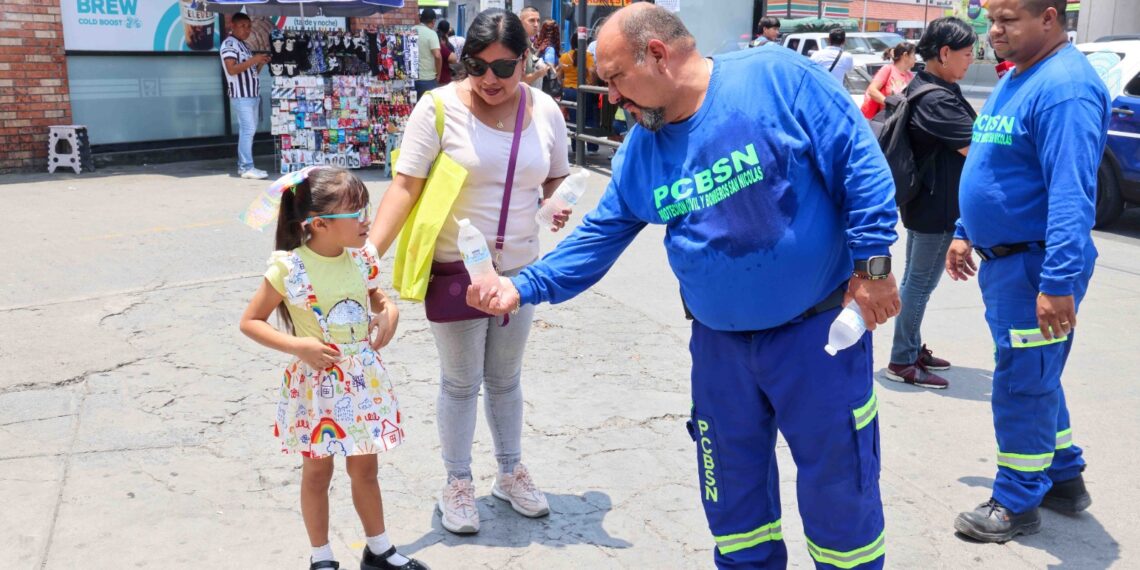 Implementa Protección Civil de San Nicolás operativo de hidratación