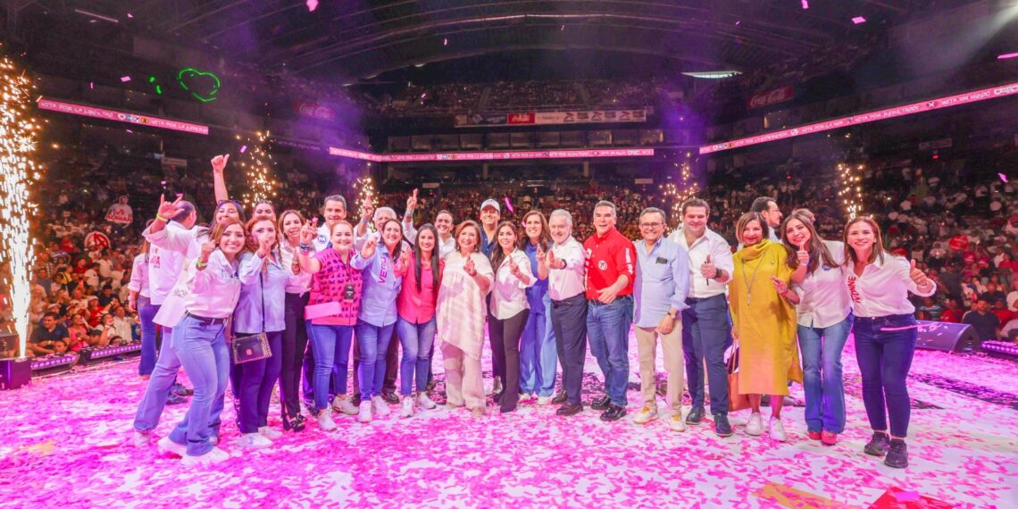 Cierra Xóchitl campaña con candidatos de Nuevo León