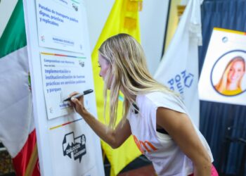 Firma Mariana compromisos con Centro Civitas