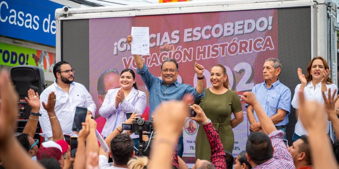 Entre pachanga Mijes hace oficial su reelección