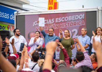 Entre pachanga Mijes hace oficial su reelección