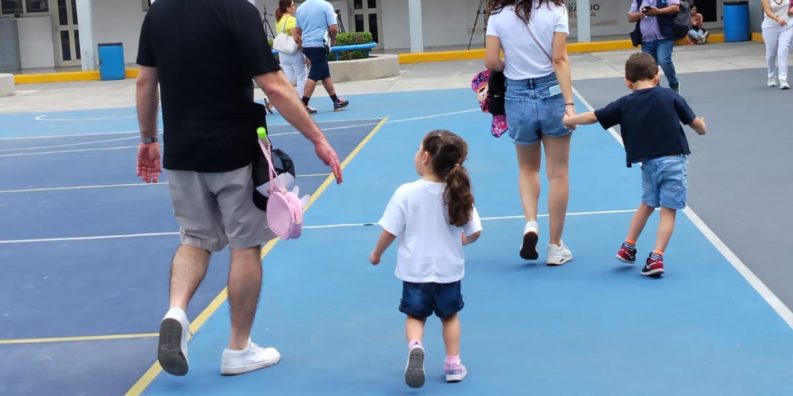 Salen a votar habitantes de Monterrey