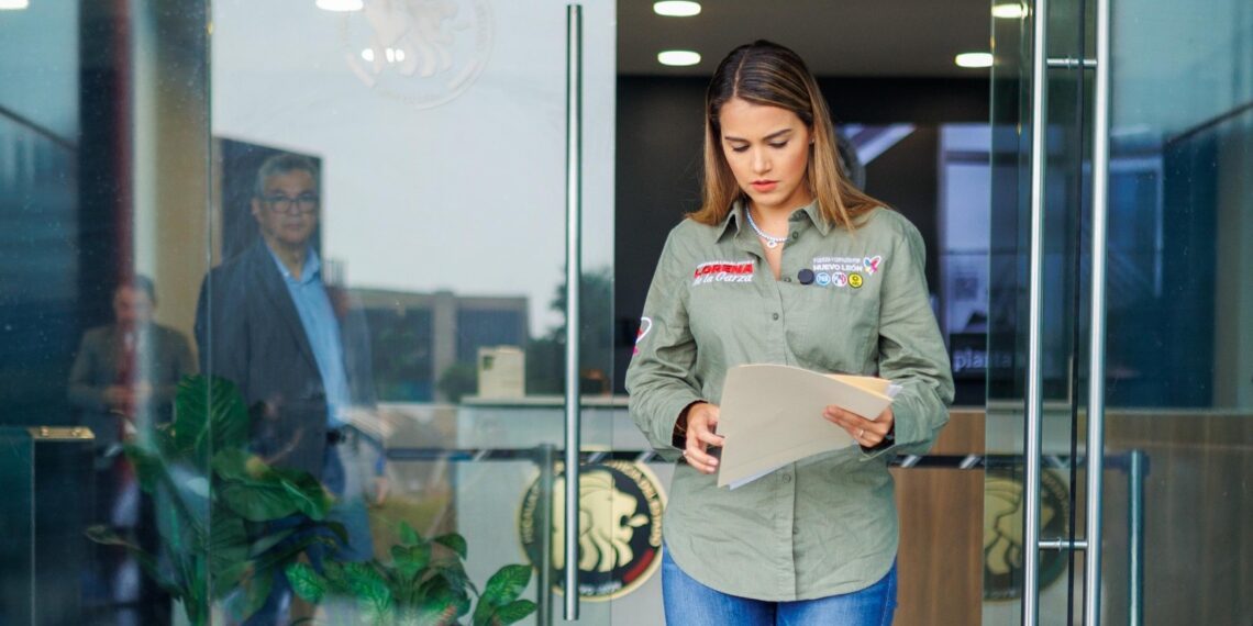 Lorena presenta pruebas del robo de información privada en la fiscalía de NL