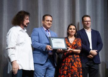 Distingue Gobierno del Estado a Escuela de Teatro de la FFyL