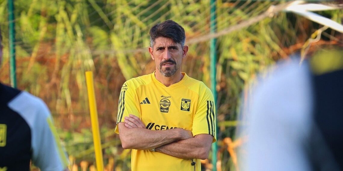 Dirige Paunovic su primera práctica