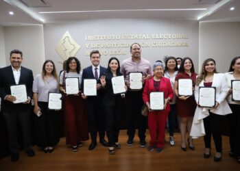 Entregan constancias de Diputados a Morena