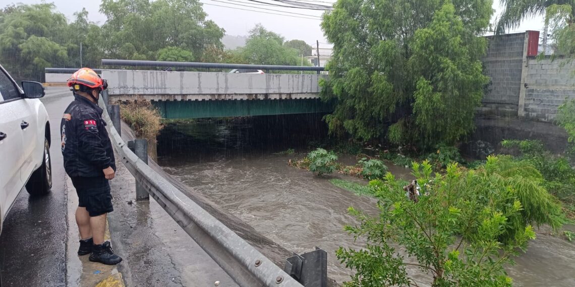 Pide gobernador “no bajar la guardia” ante próximas lluvias
