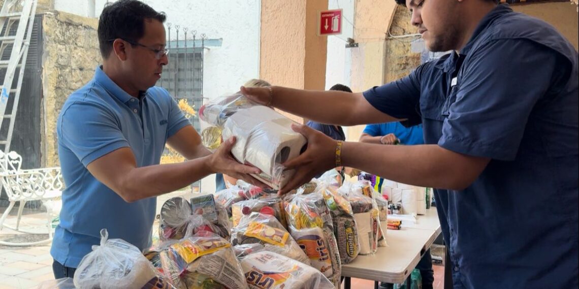 Organiza Héctor Castillo apoyos para habitantes de Santa Catarina
