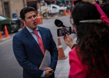 Pide Samuel a AMLO recursos y apoyo político