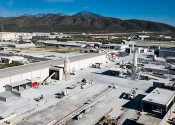 Panorama político y poco personal capacitado, principales obstáculos para empresas en NL