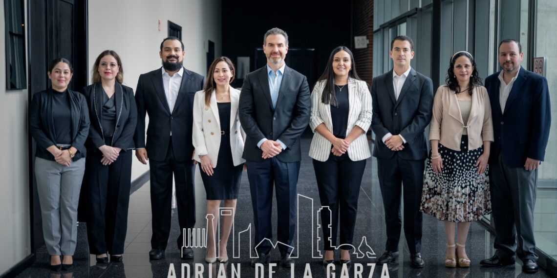 Presenta Adrián de la Garza a su equipo de transición