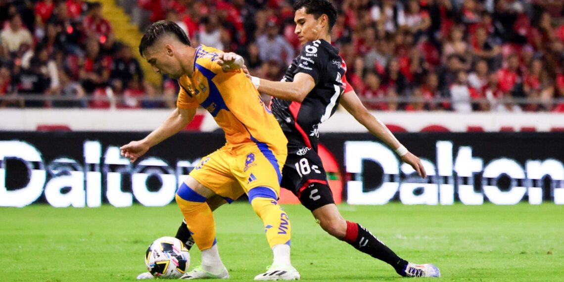Tigres recibe “regalito” y rescata empate