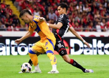 Tigres recibe “regalito” y rescata empate