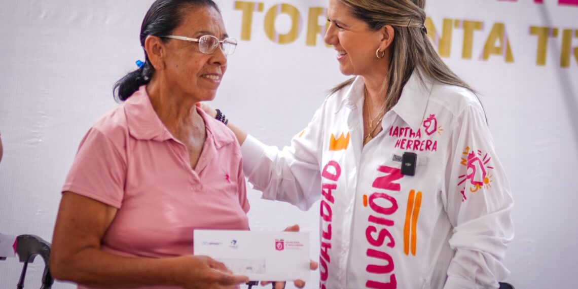 Entregan apoyo a familias afectadas por “Alberto”