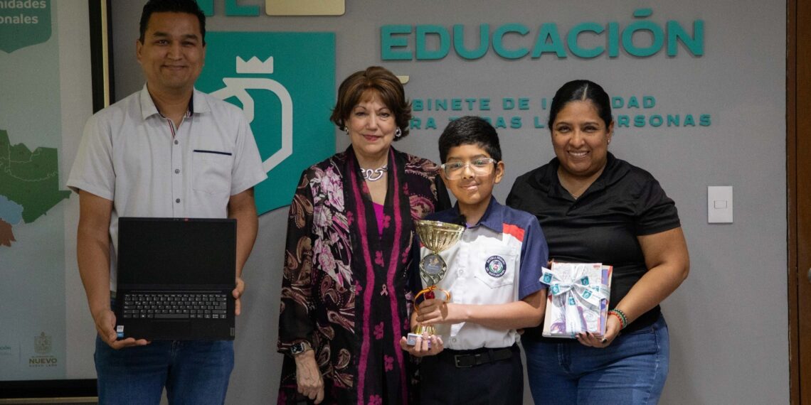 Reconocen a estudiante Campeón Mundial de cálculo