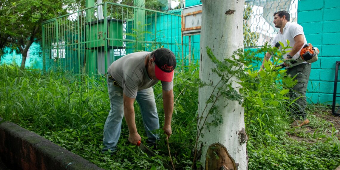 Aprovecha Nuevo León periodo vacacional para dar mantenimiento a planteles escolares