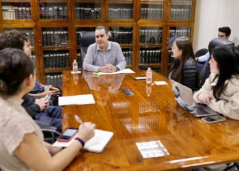 Busca Heriberto Treviño proteger vida de motociclistas con chalecos reflejantes