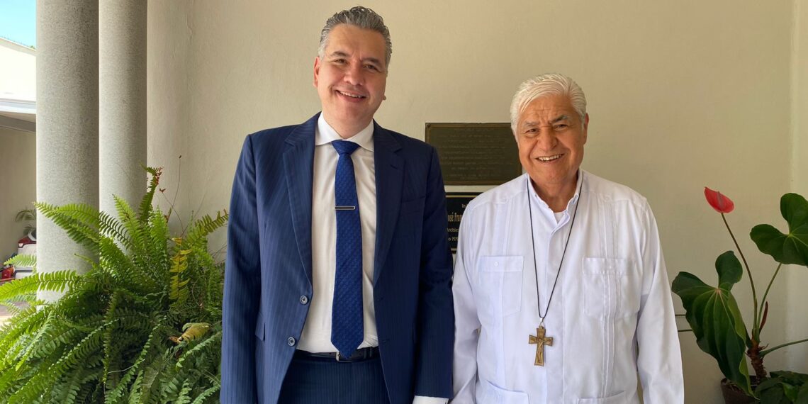 Dialogan Waldo y Arzobispo sobre la importancia de la Iglesia en NL