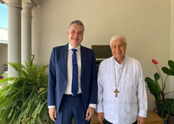 Dialogan Waldo y Arzobispo sobre la importancia de la Iglesia en NL